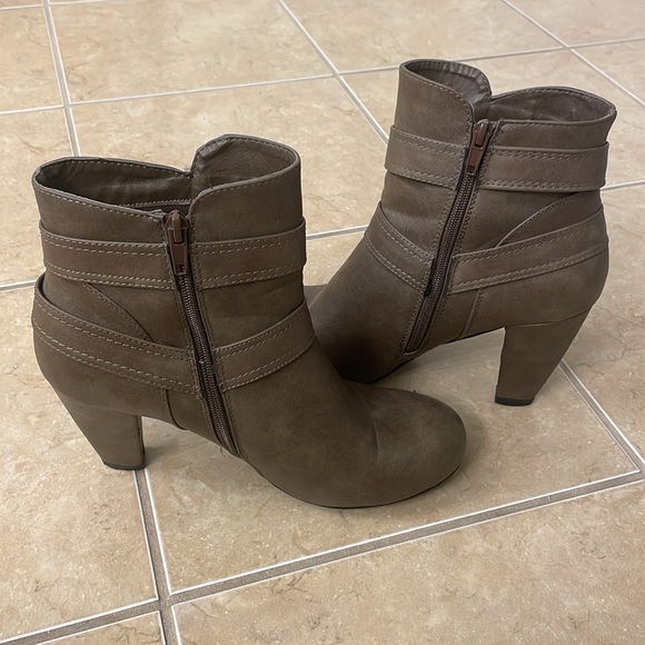 Cute Brown Booties - Picture 6 of 10